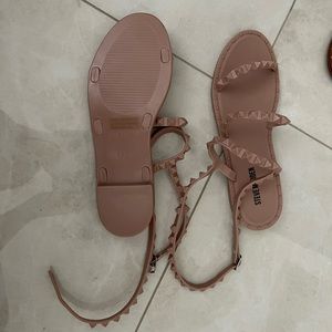 TRAVELER SANDAL NEW